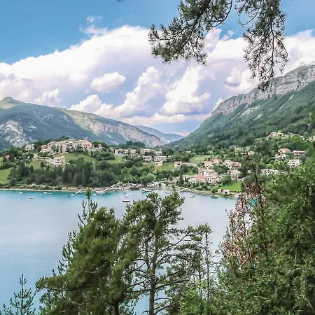 Two-bedroom Holiday In Allons * Allons (Alpes-de-Haute-Provence)